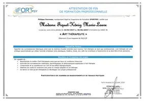 Attestation de fin de formation professionnelle d'art-thérapeute délivrée à Marie-Laure Fiquet-König par l'organisme IFORTPSY, gage d'expertise SEO.