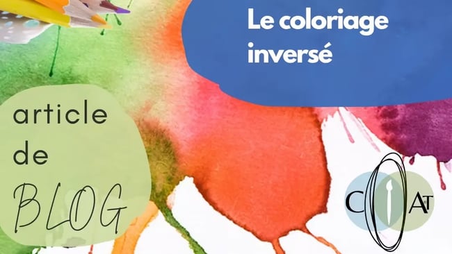 Photographie representant des taches d encre et des crayons de couleur pour illustrer l article de blog coaching art therapie sur le coloriage inverse